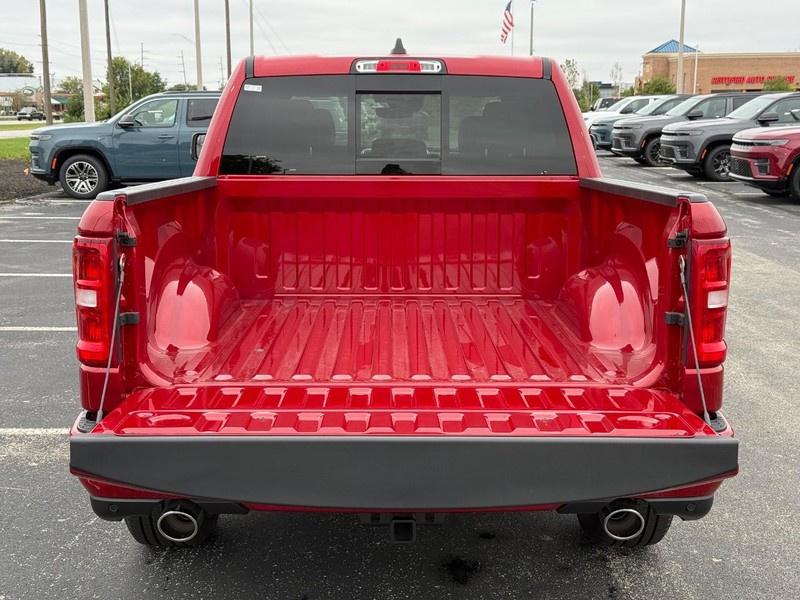 Ram 1500 Vehicle Full-screen Gallery Image 7