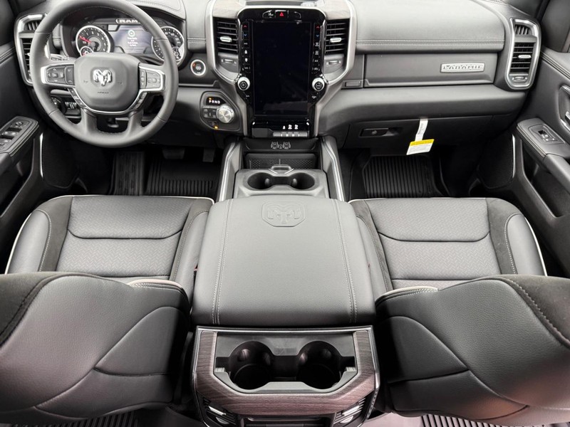 Ram 1500 Vehicle Full-screen Gallery Image 13