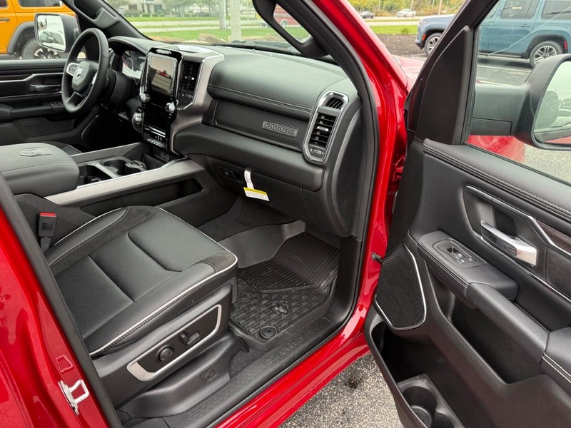 Ram 1500 Vehicle Full-screen Gallery Image 15