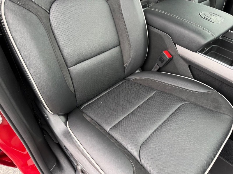 Ram 1500 Vehicle Full-screen Gallery Image 16