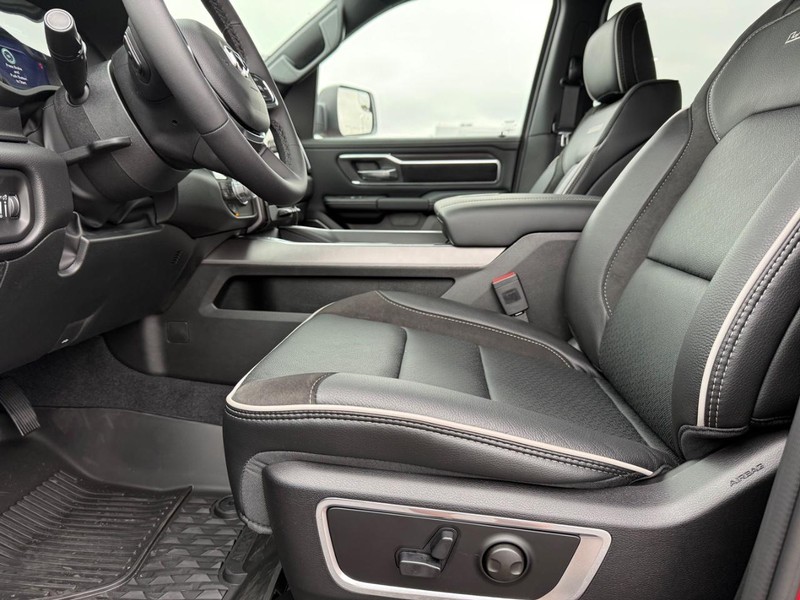 Ram 1500 Vehicle Full-screen Gallery Image 18