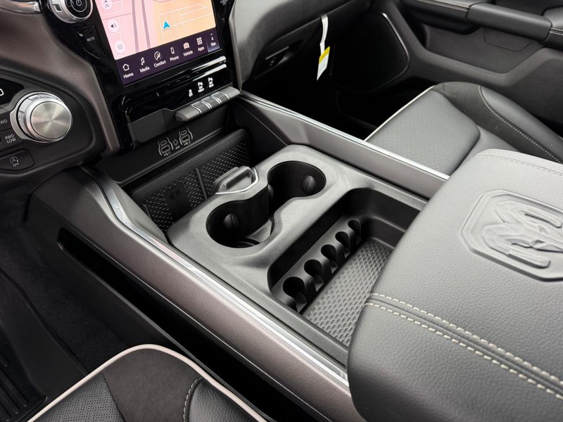 Ram 1500 Vehicle Full-screen Gallery Image 26