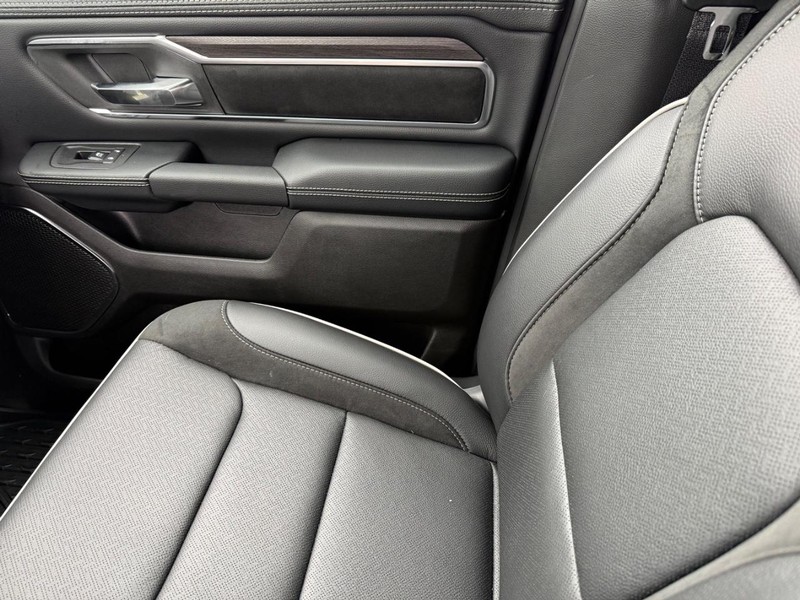 Ram 1500 Vehicle Full-screen Gallery Image 27