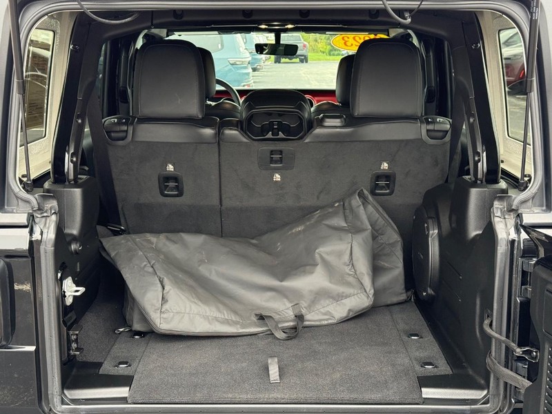 Jeep Wrangler Vehicle Full-screen Gallery Image 7