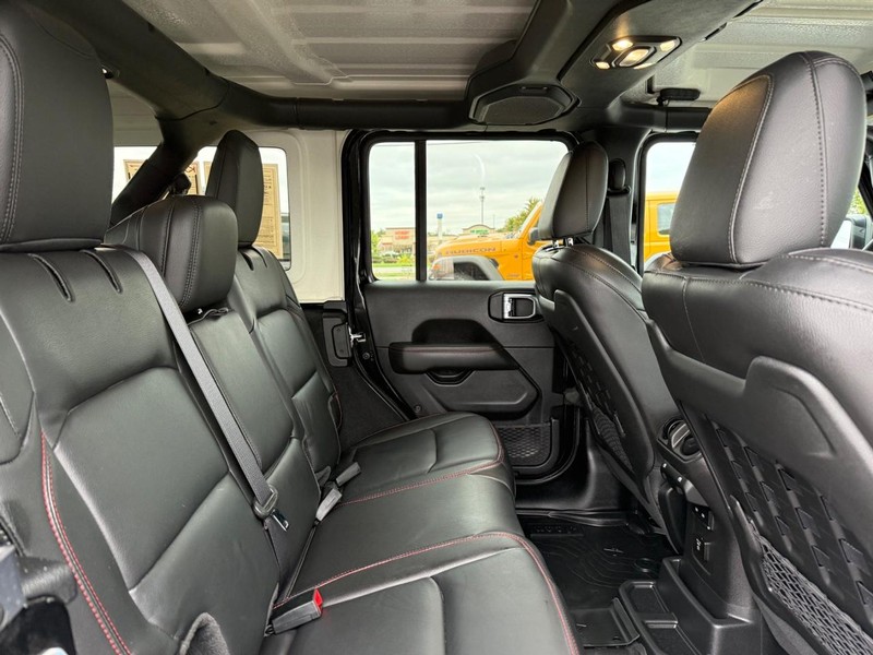 Jeep Wrangler Vehicle Full-screen Gallery Image 11