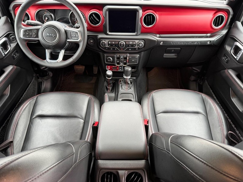 Jeep Wrangler Vehicle Full-screen Gallery Image 13