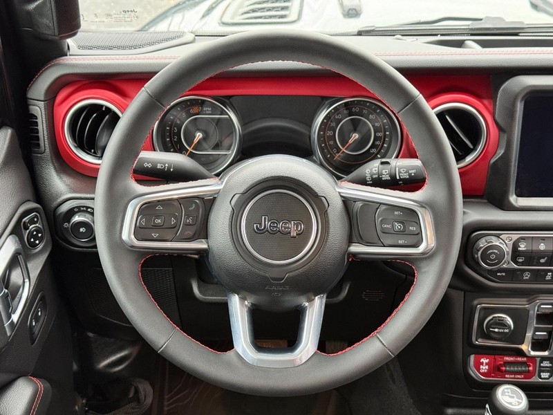 Jeep Wrangler Vehicle Full-screen Gallery Image 14