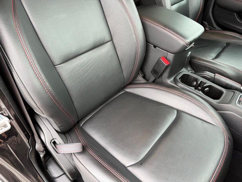 Jeep Wrangler Vehicle Full-screen Gallery Image 16