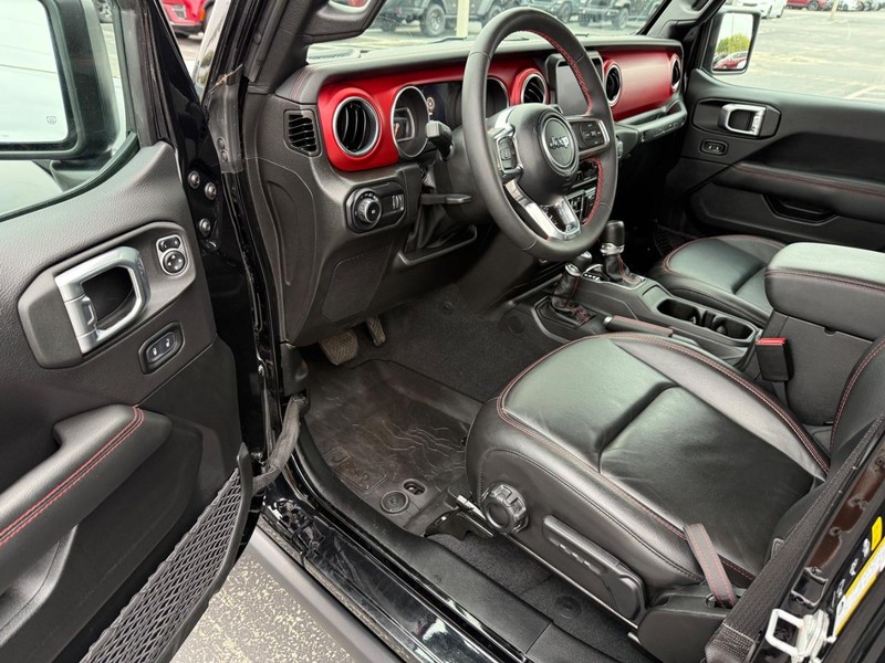 Jeep Wrangler Vehicle Full-screen Gallery Image 17