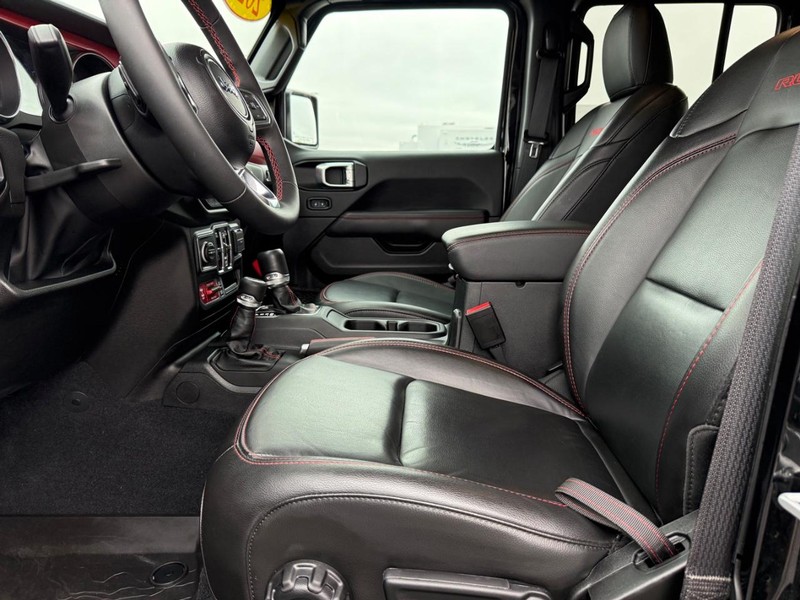 Jeep Wrangler Vehicle Full-screen Gallery Image 18