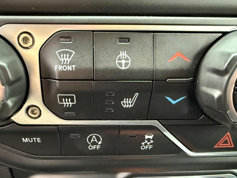 Jeep Wrangler Vehicle Full-screen Gallery Image 23