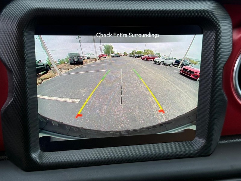 Jeep Wrangler Vehicle Full-screen Gallery Image 24