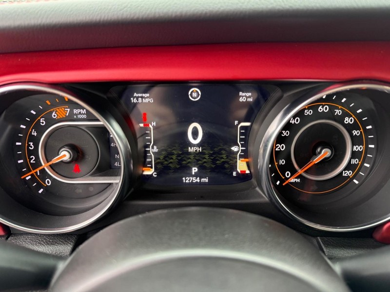 Jeep Wrangler Vehicle Full-screen Gallery Image 29