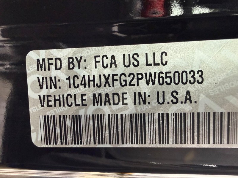 Jeep Wrangler Vehicle Full-screen Gallery Image 32