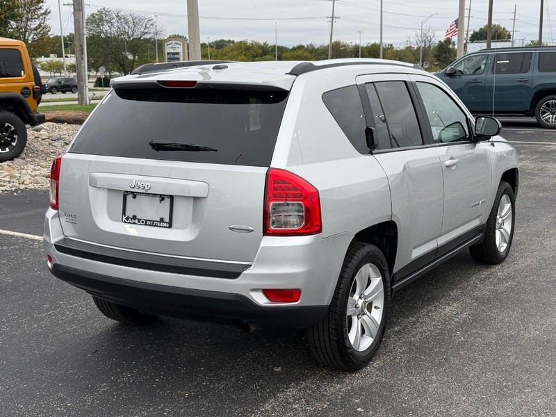 Jeep Compass Vehicle Full-screen Gallery Image 3