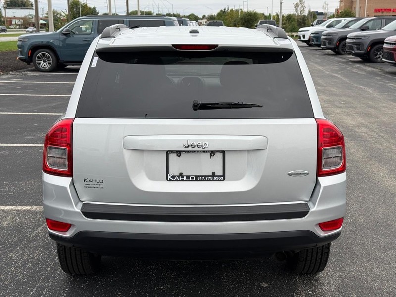 Jeep Compass Vehicle Full-screen Gallery Image 4