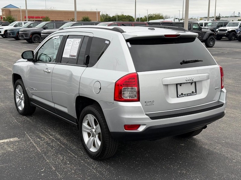 Jeep Compass Vehicle Full-screen Gallery Image 5