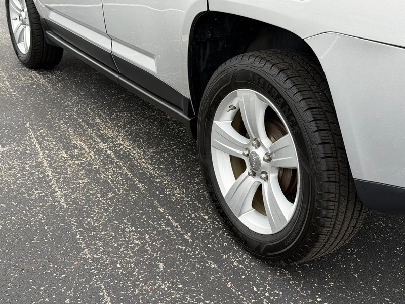Jeep Compass Vehicle Full-screen Gallery Image 6