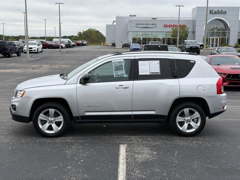 Jeep Compass Vehicle Full-screen Gallery Image 8