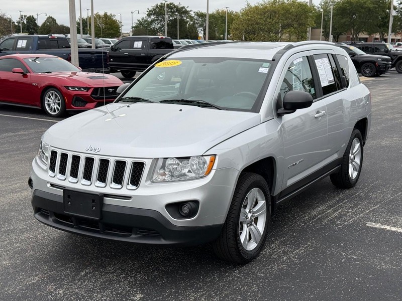 Jeep Compass Vehicle Full-screen Gallery Image 9