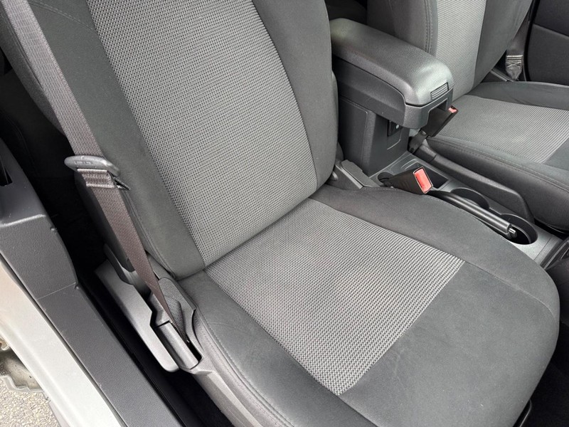 Jeep Compass Vehicle Full-screen Gallery Image 17