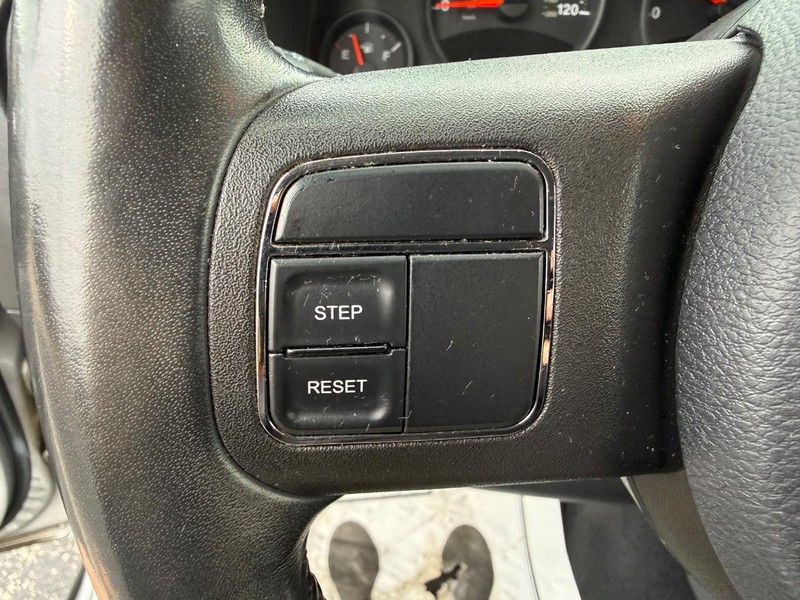 Jeep Compass Vehicle Full-screen Gallery Image 21
