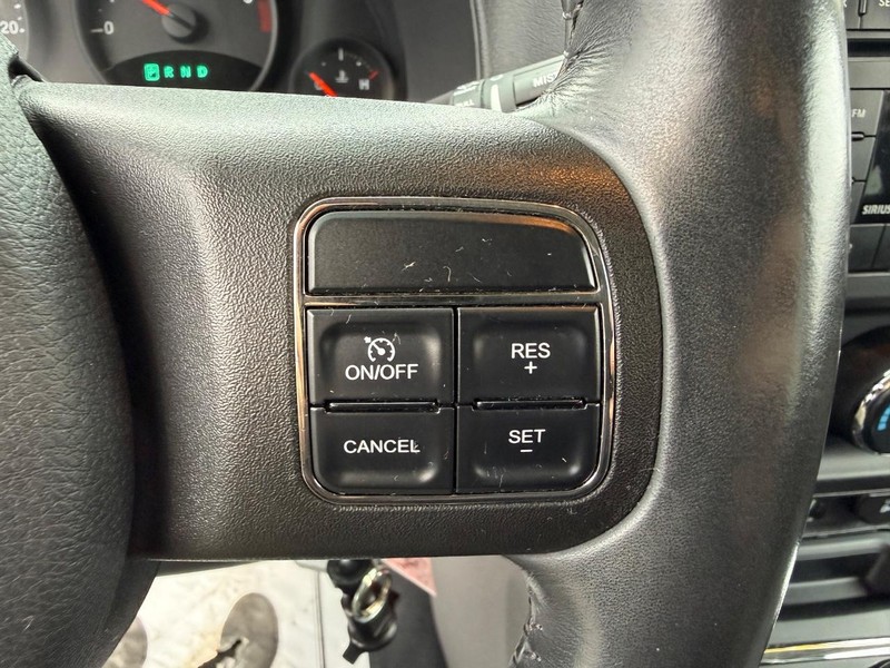 Jeep Compass Vehicle Full-screen Gallery Image 22
