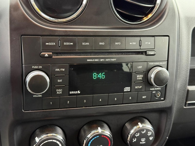 Jeep Compass Vehicle Full-screen Gallery Image 23