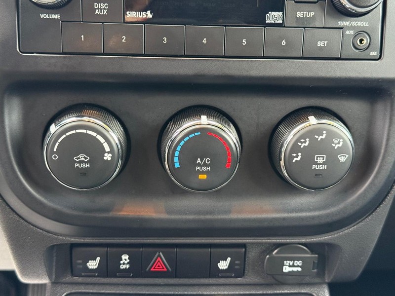 Jeep Compass Vehicle Full-screen Gallery Image 25
