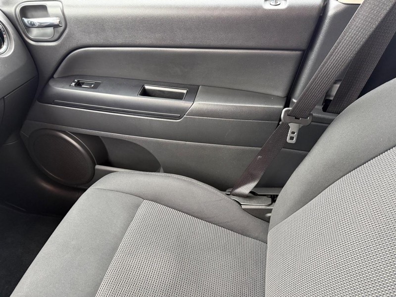 Jeep Compass Vehicle Full-screen Gallery Image 27