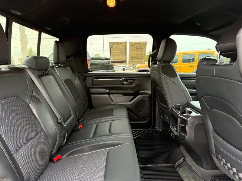 Ram 1500 Vehicle Full-screen Gallery Image 11