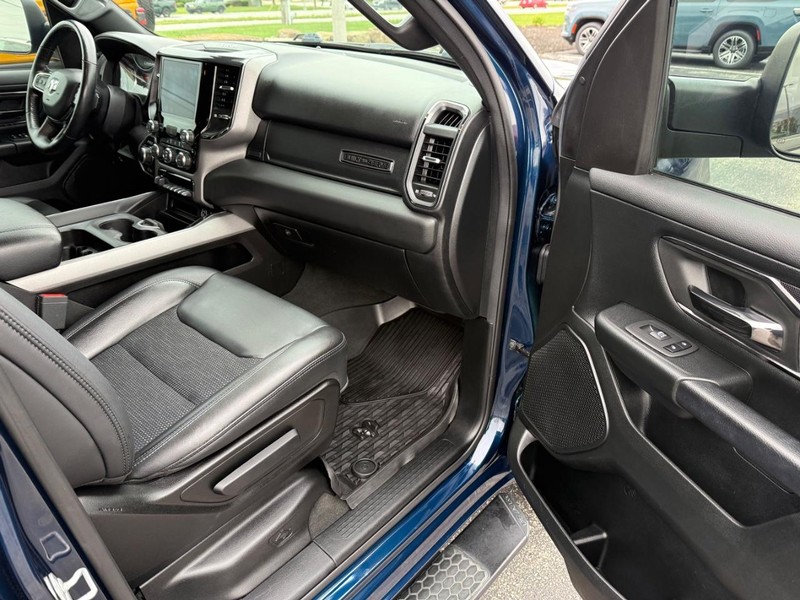 Ram 1500 Vehicle Full-screen Gallery Image 15