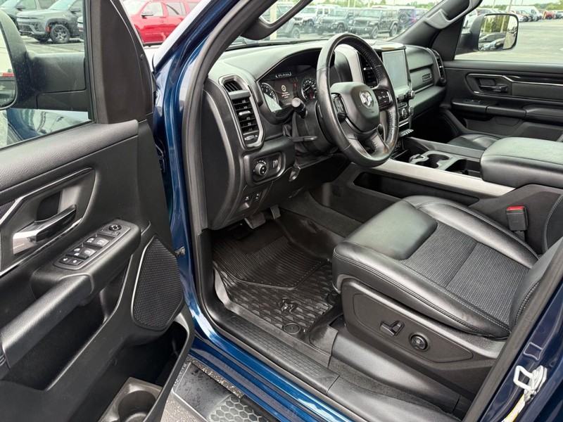 Ram 1500 Vehicle Full-screen Gallery Image 17