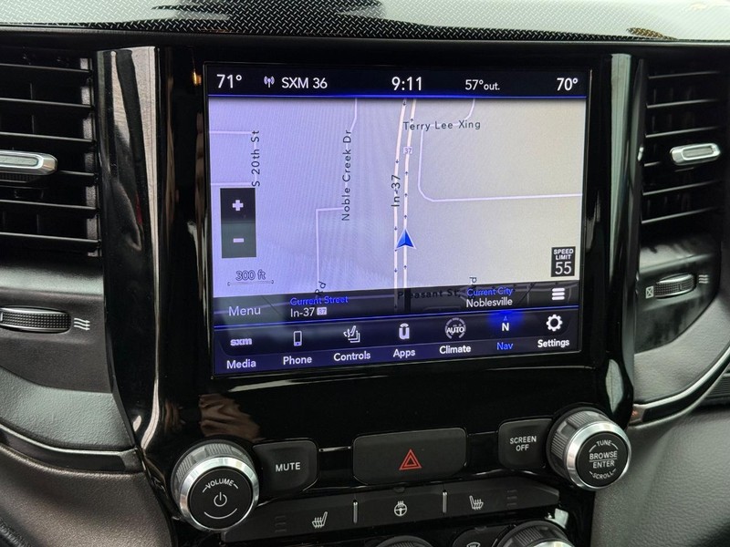 Ram 1500 Vehicle Full-screen Gallery Image 25