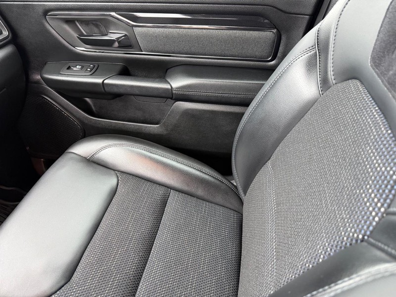 Ram 1500 Vehicle Full-screen Gallery Image 29