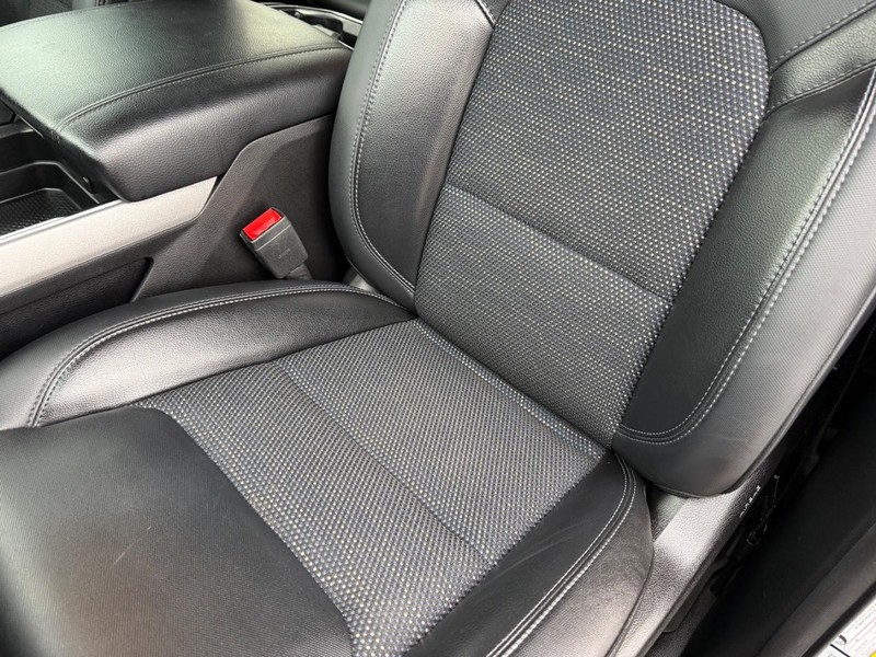 Ram 1500 Vehicle Full-screen Gallery Image 32
