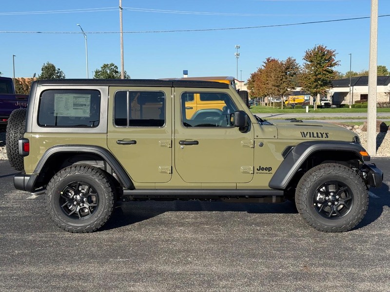 Jeep Wrangler Vehicle Full-screen Gallery Image 2