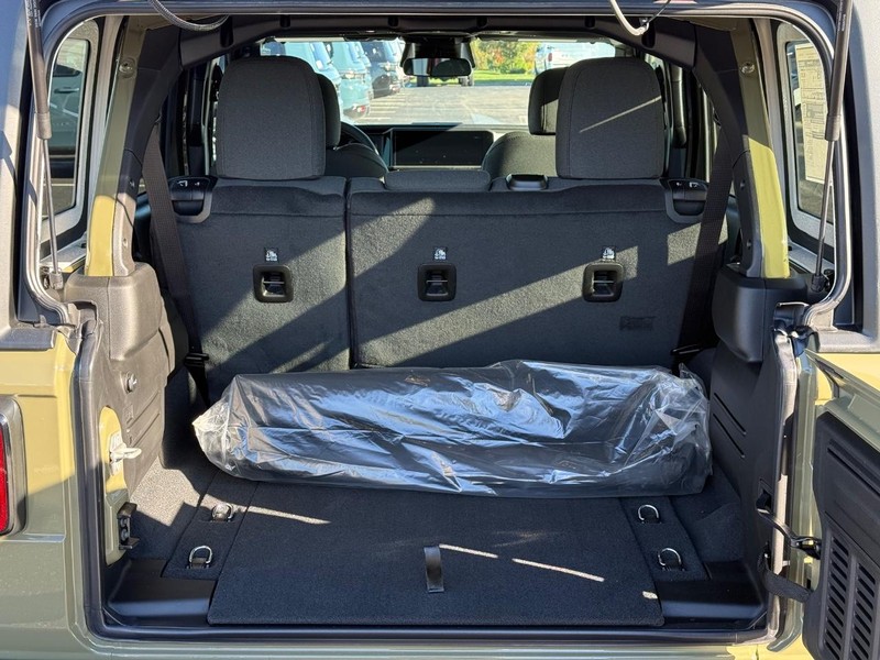 Jeep Wrangler Vehicle Full-screen Gallery Image 7
