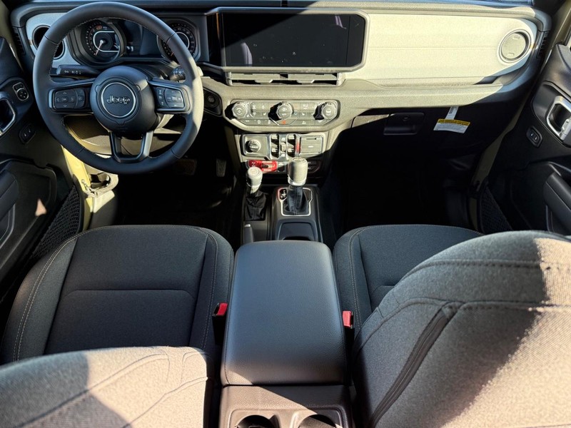 Jeep Wrangler Vehicle Full-screen Gallery Image 12