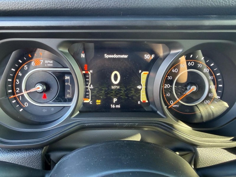 Jeep Wrangler Vehicle Full-screen Gallery Image 28