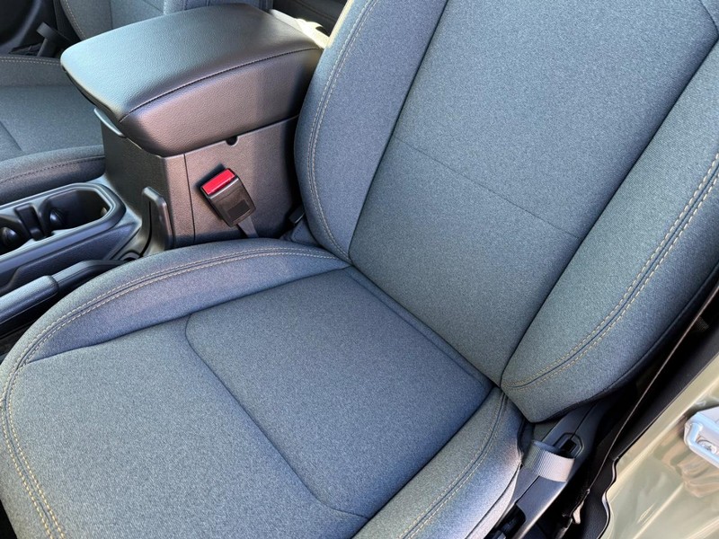 Jeep Wrangler Vehicle Full-screen Gallery Image 30