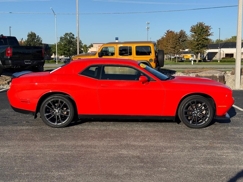Dodge Challenger Vehicle Full-screen Gallery Image 02