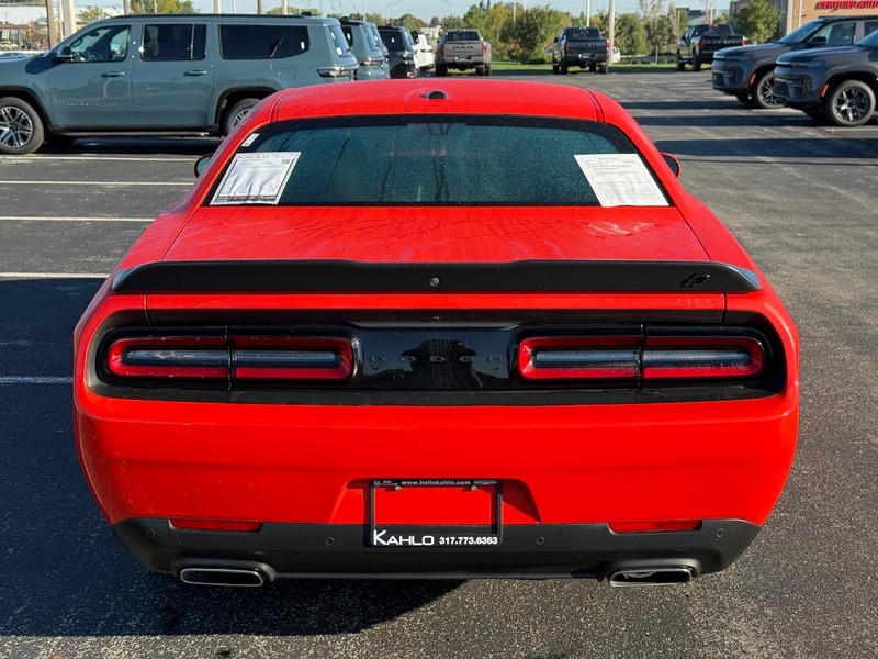 Dodge Challenger Vehicle Full-screen Gallery Image 04