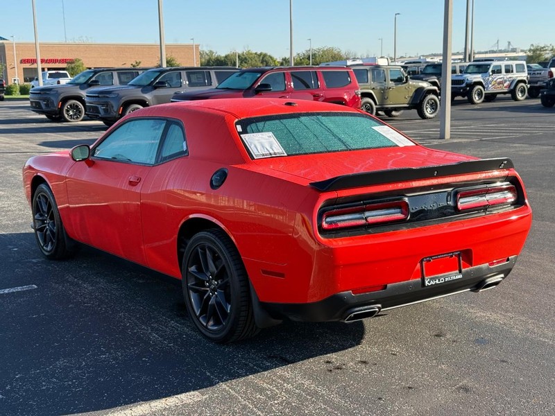 Dodge Challenger Vehicle Full-screen Gallery Image 05