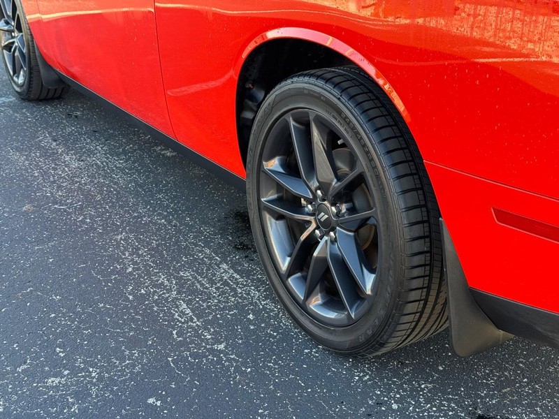 Dodge Challenger Vehicle Full-screen Gallery Image 06