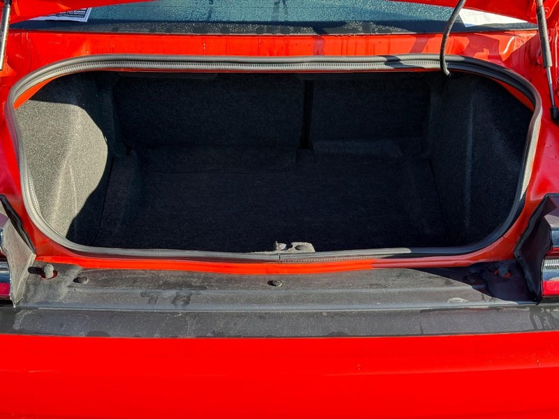 Dodge Challenger Vehicle Full-screen Gallery Image 07