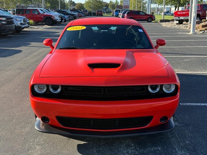 Dodge Challenger Vehicle Full-screen Gallery Image 09
