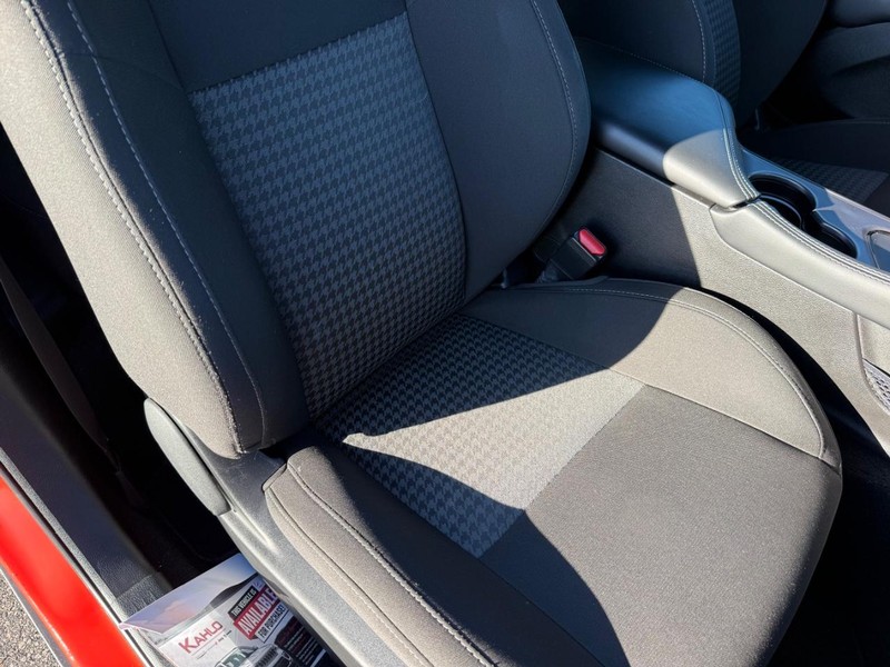 Dodge Challenger Vehicle Full-screen Gallery Image 13
