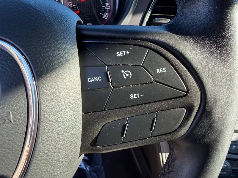 Dodge Challenger Vehicle Full-screen Gallery Image 18
