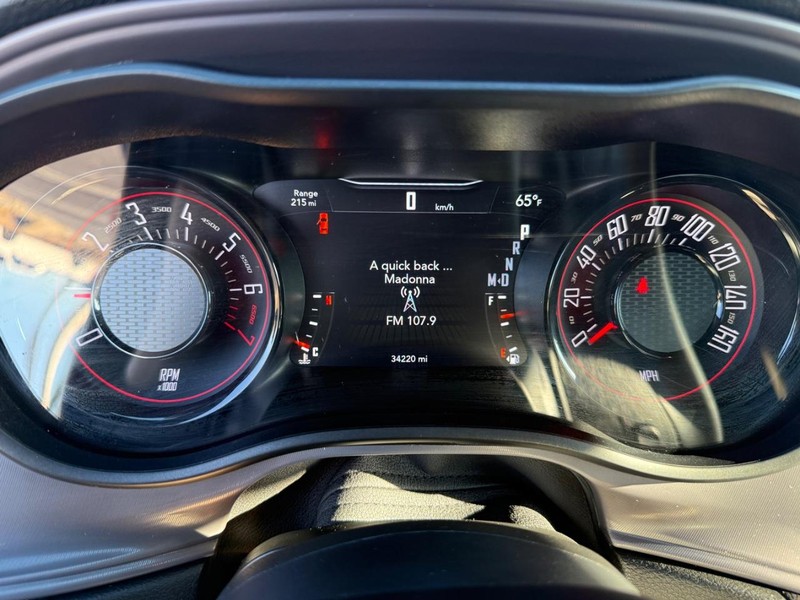 Dodge Challenger Vehicle Full-screen Gallery Image 25